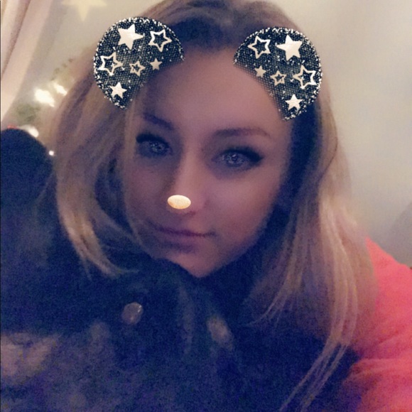 Meet your Posher, Taylar - Picture 3 of 3